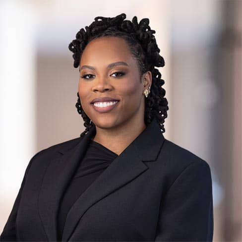 Christina Robertson headshot.