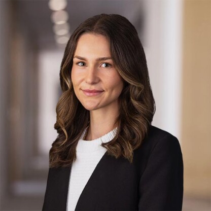 Kim Shearer headshot.