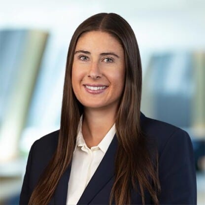 贝拉·塔平的头像照。